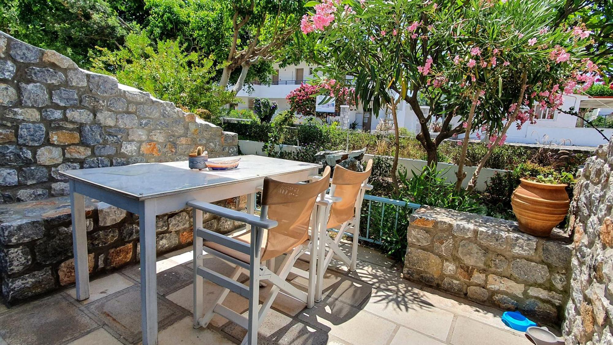 Pefkos Eye Apartament *